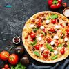Seymen Sahil Kafe'de Karışık, Vejetaryen, Tavuklu, Kavurmalı ve Margherita Pizza çeşitleri.
